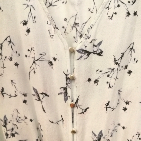 Dynamite floral top - Picture 2 of 3